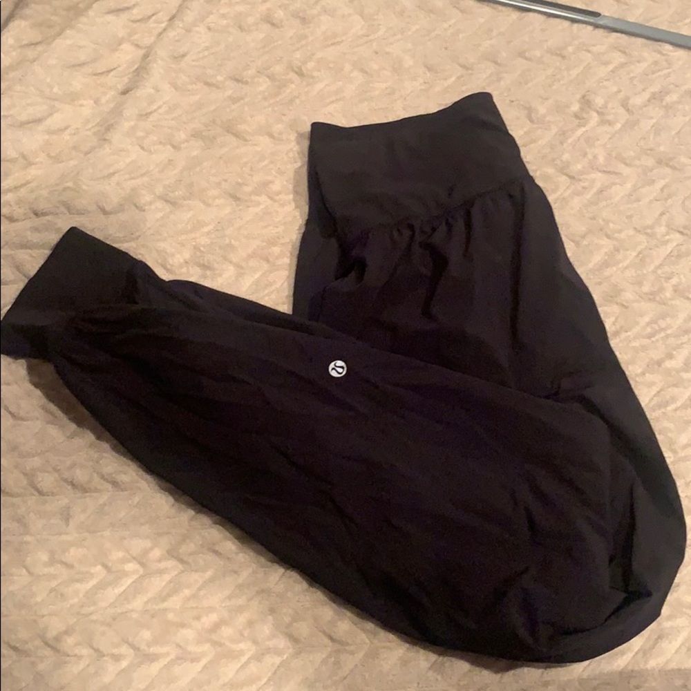Lulu lemon black joggers size 4